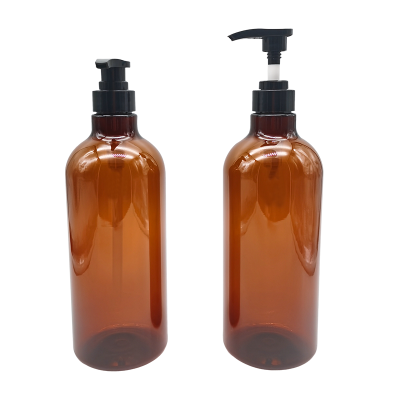 Прозрачная бутылка с гелем для душа с шампунем и лосьоном