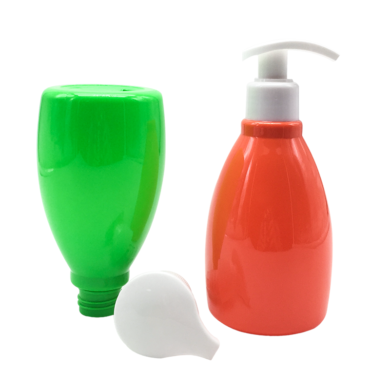 Бутылка с шампунем и гелем для душа с лосьоном для тела